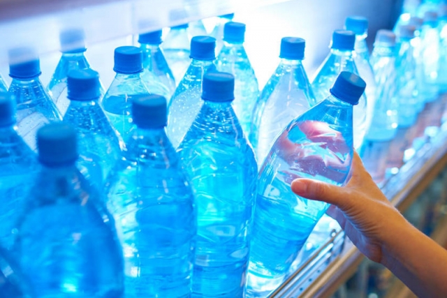 El gran negocio del agua mineral: menos calidad y precios desorbitados